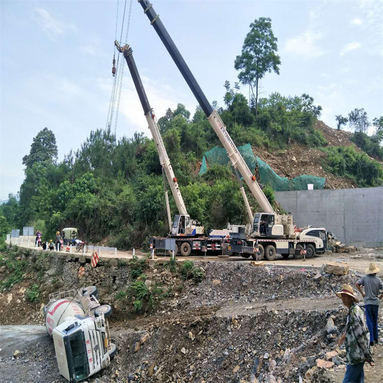 芜湖三山汽车掉沟里叫吊车救援要多少钱